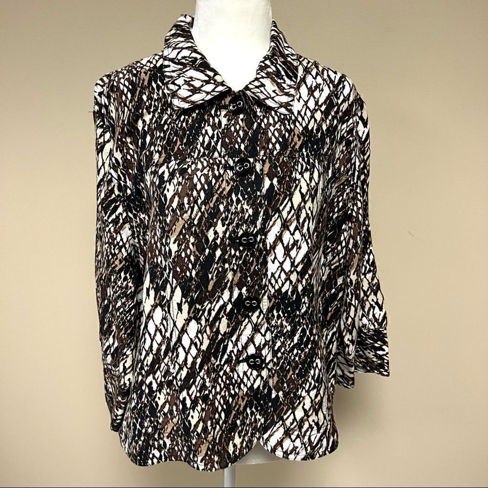 East 5th linen blend snake skin print jacket.  Size PXL